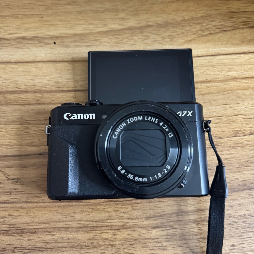 Canon G7X mark ii Black Digital Camera + battery charger